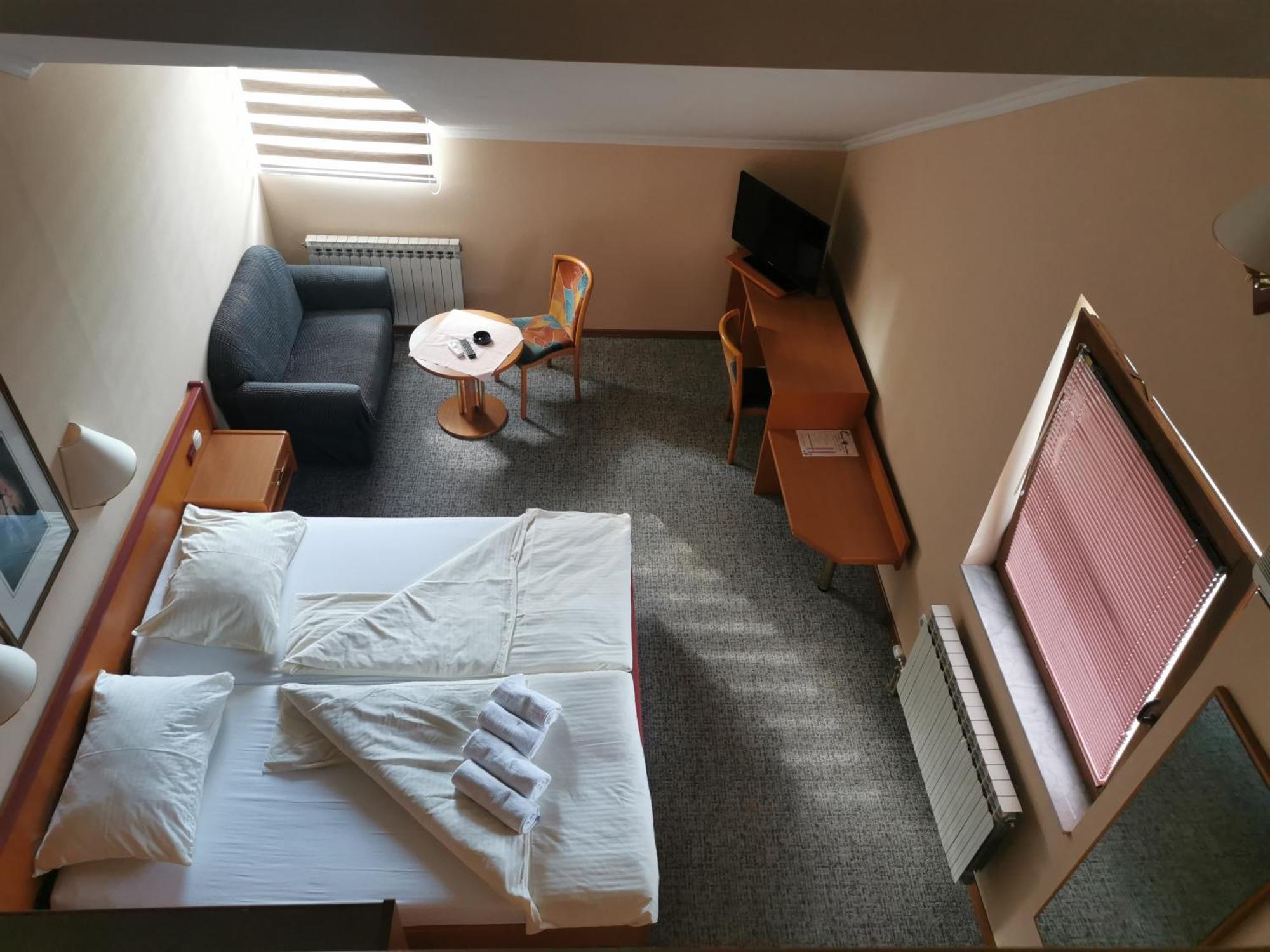 Delminium 3*